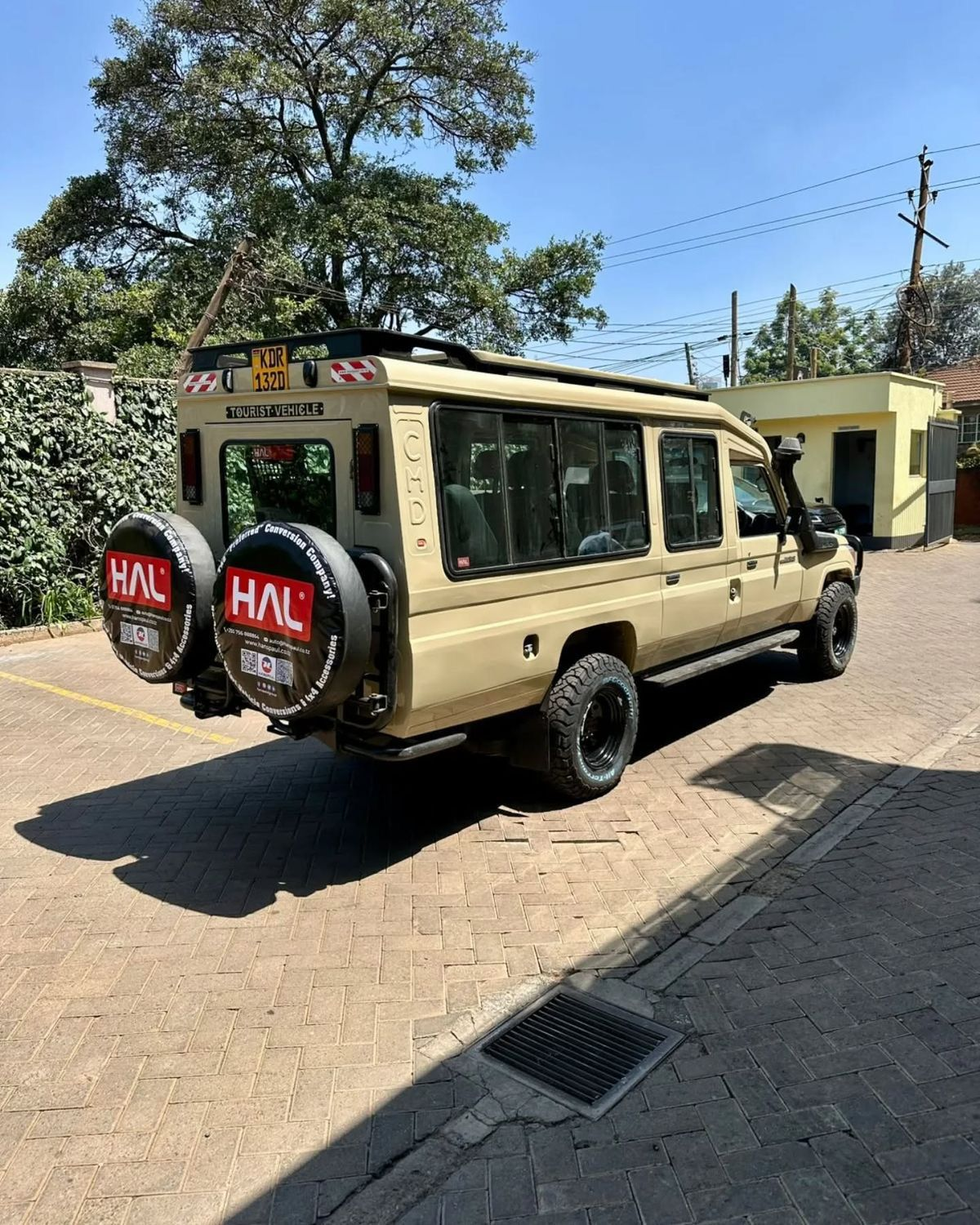 4x4 Safari Land Cruisers